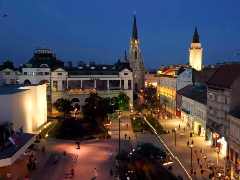 Centar grada je bogat istorijskim i kulturnim znamenitostima, restoranima, i umetničkim galerijama