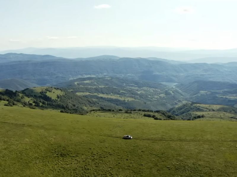 Stara planina tokom letnjih dana posetiocima nudi opcije kao što su pešačenje, planinarenje i istraživanje prirode